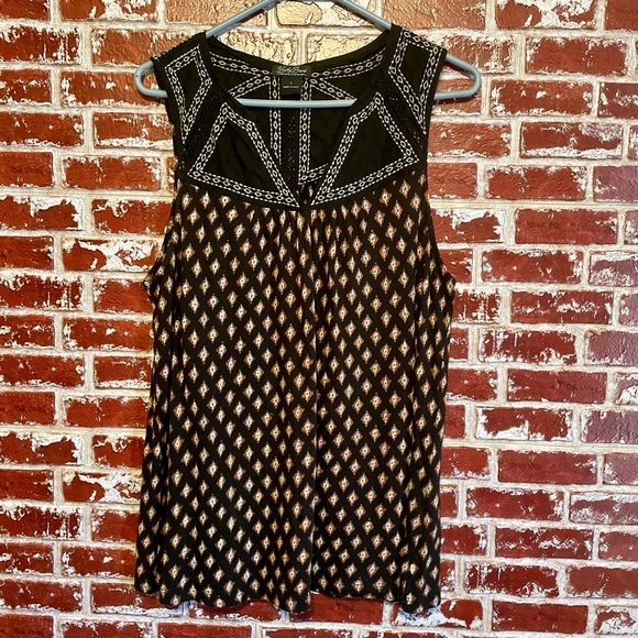 Lucky Brand Tops - Lucky Brand Black Embroidered Sleeveless V-neck Top. Women’s L.